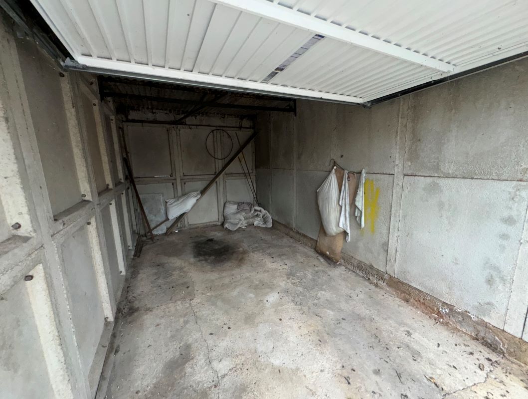 Lock-up Garage on Greendale Road, Coventry, West Midlands, CV5 8AZ