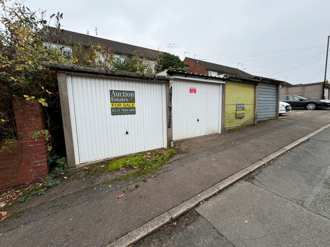 Lock-up Garage on Greendale Road, Coventry, West Midlands, CV5 8AZ
