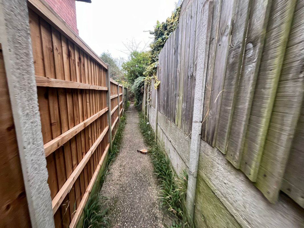 Land to the rear of, 3 Tiverton Close, Aspley, Nottingham, NG8 5LD