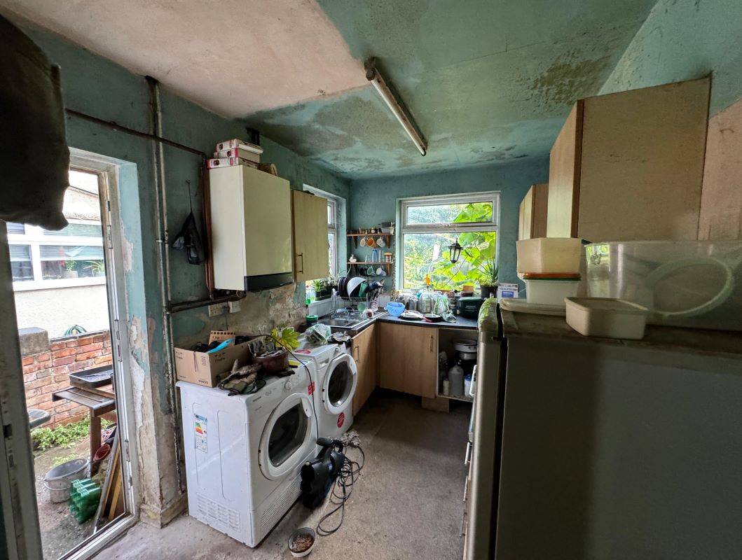 24 Whittier Road, Nottingham, NG2 4AS