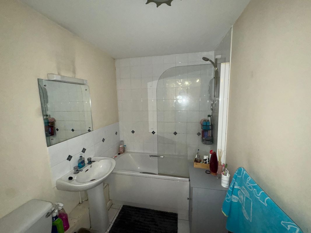 Flat 9 Royal Victoria Court, Gamble Street, Nottingham, NG7 4ET