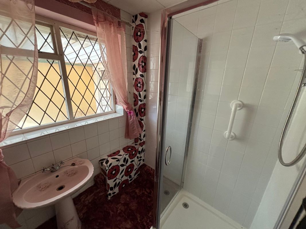 27 Cromford Avenue, Carlton, Nottingham, NG4 3RU