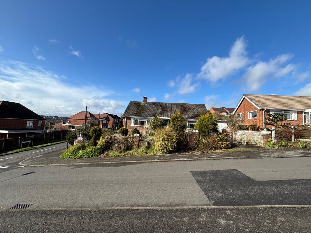27 Cromford Avenue, Carlton, Nottingham, NG4 3RU