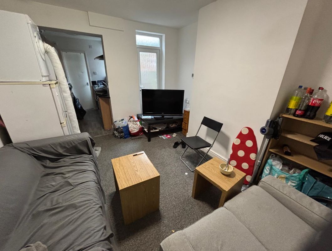37 Cromwell Street, Nottingham, NG7 4GL