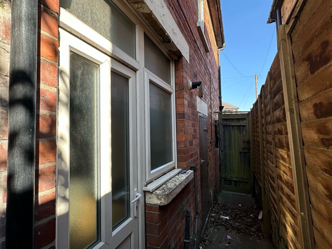 125 Nottingham Road, Basford, Nottingham, NG7 7AY