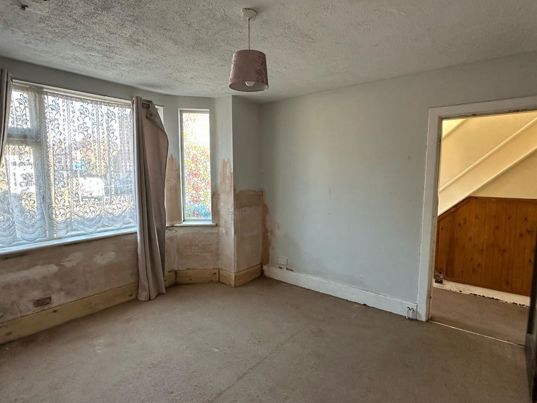 125 Nottingham Road, Basford, Nottingham, NG7 7AY