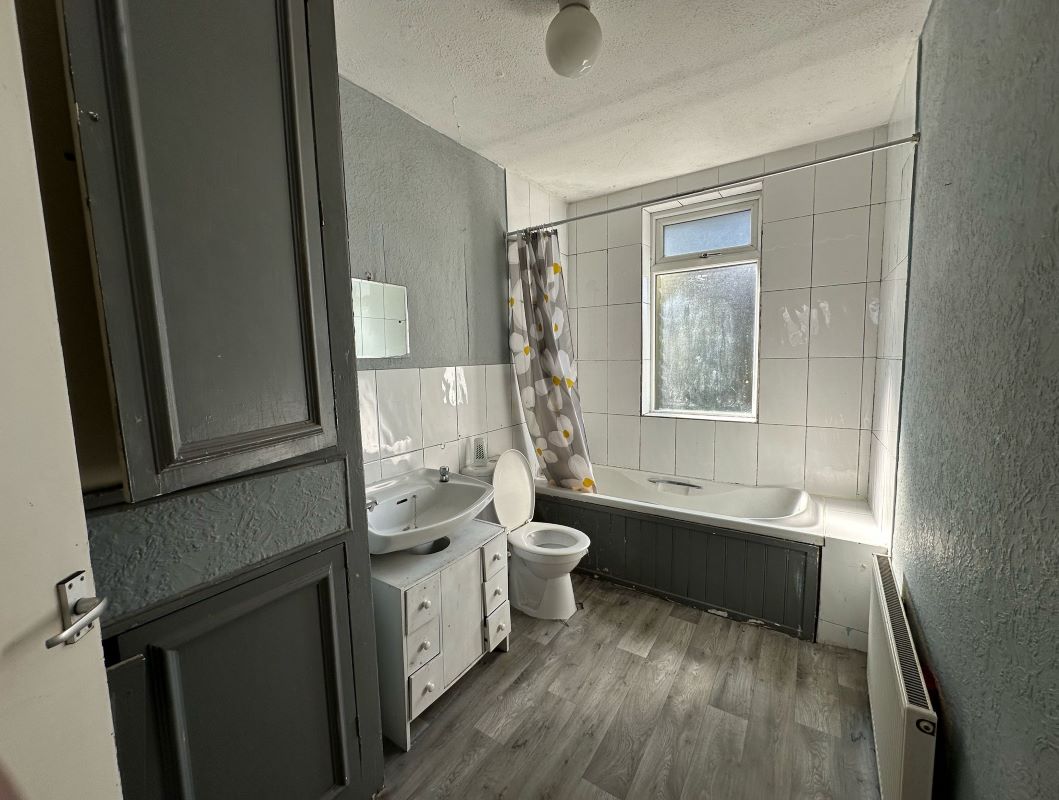 125 Nottingham Road, Basford, Nottingham, NG7 7AY