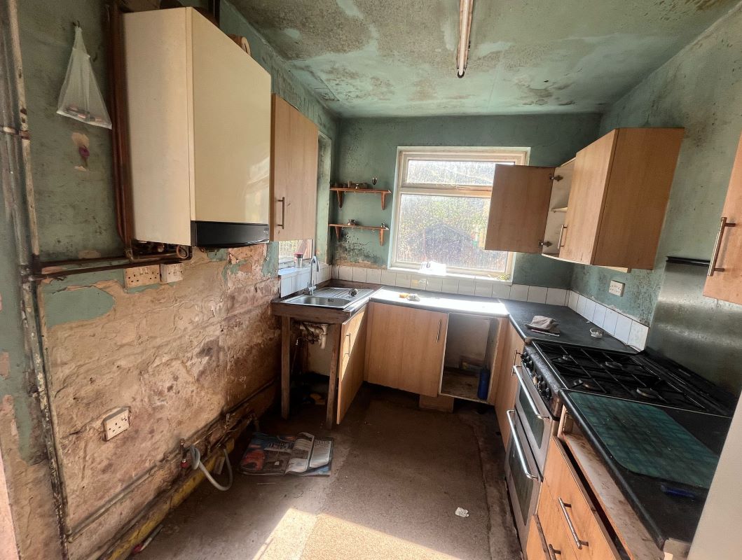 24 Whittier Road, Nottingham, NG2 4AS