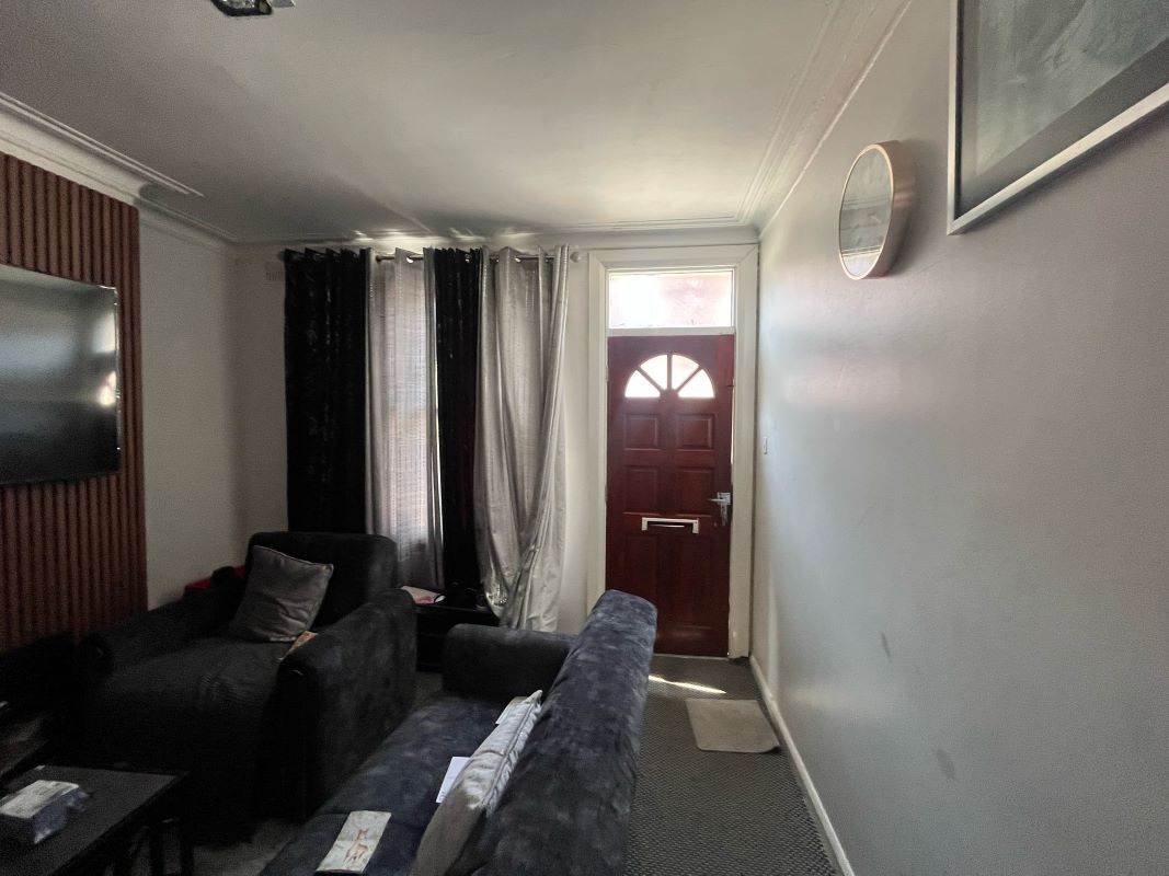 8 Lyndhurst Road, Nottingham, NG2 4FW