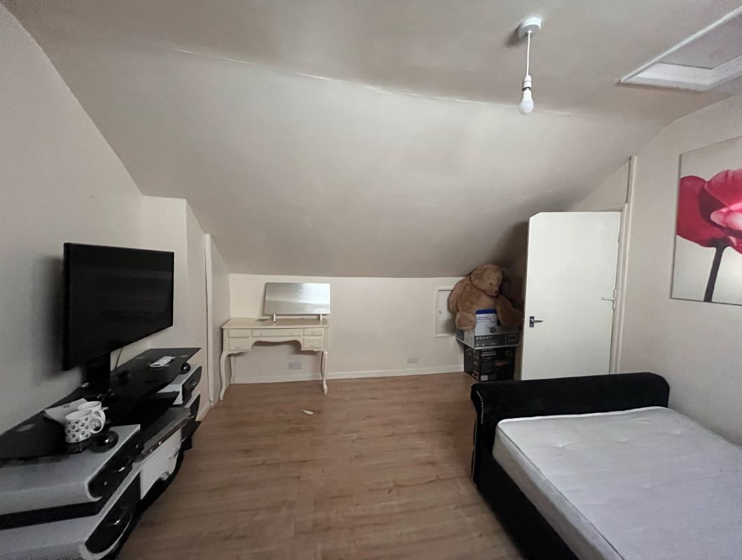 8 Lyndhurst Road, Nottingham, NG2 4FW