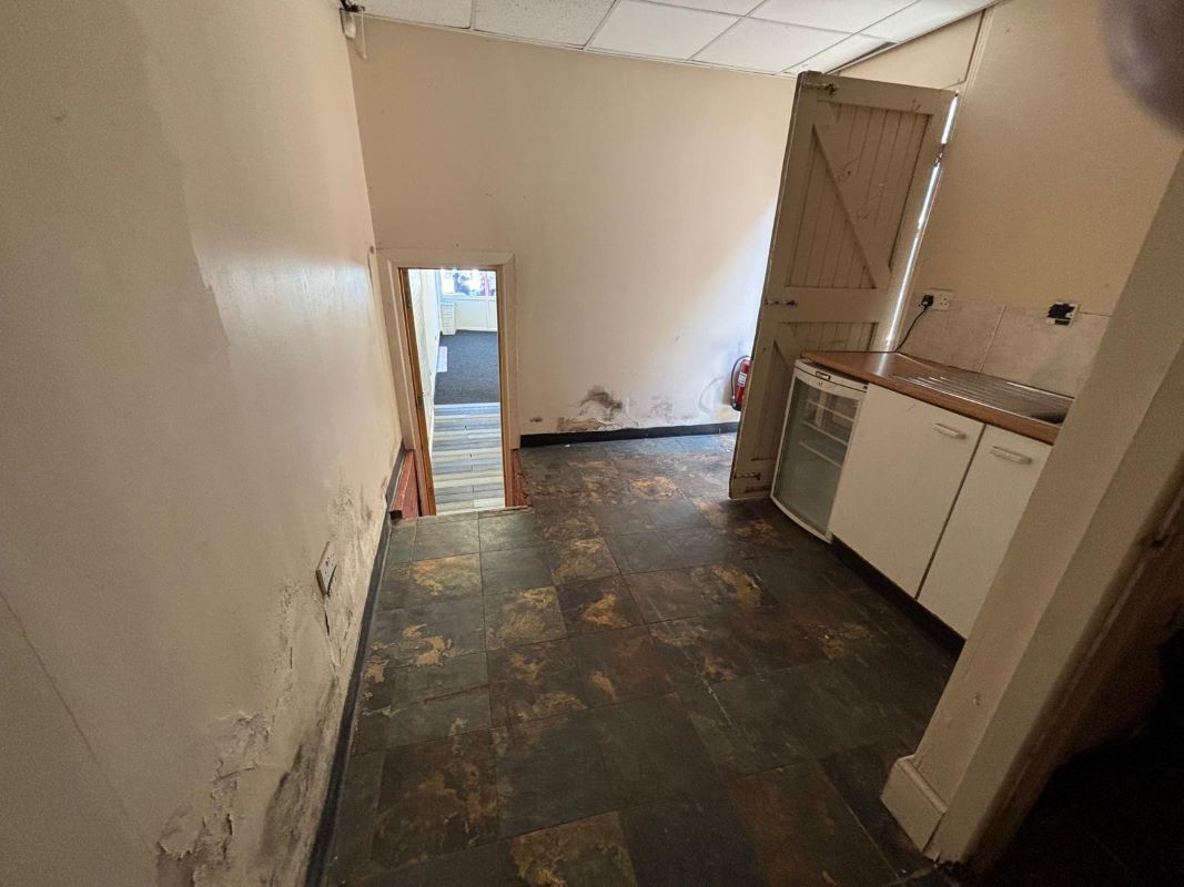 71 Barnsley Road, South Elmsall, Pontefract, West Yorkshire, WF9 2QW
