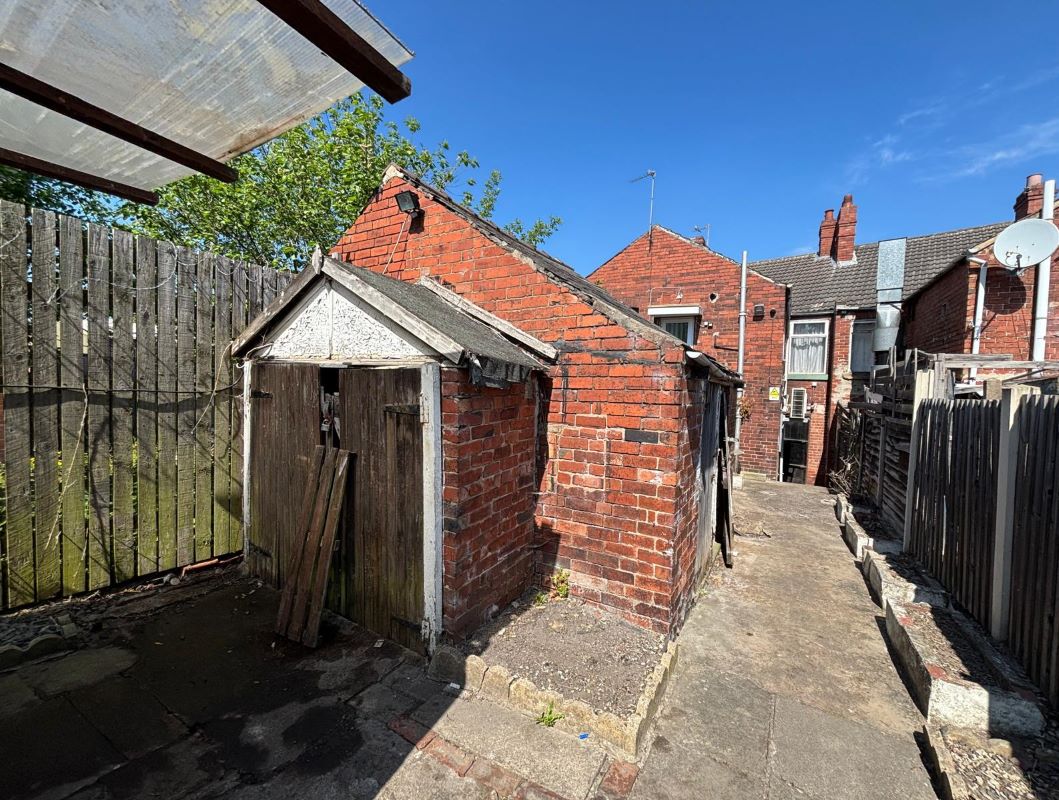 71 Barnsley Road, South Elmsall, Pontefract, West Yorkshire, WF9 2QW