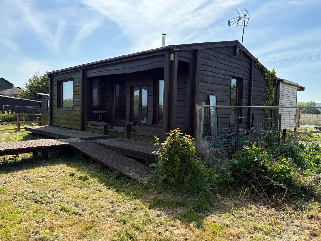 Prickle Pin Lodge, Trent Side, Barton-in-Fabis, Nottingham, NG11 0BL