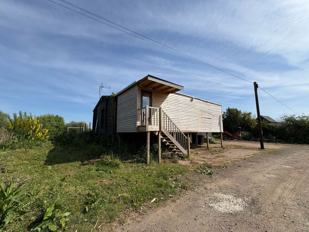 Prickle Pin Lodge, Trent Side, Barton-in-Fabis, Nottingham, NG11 0BL