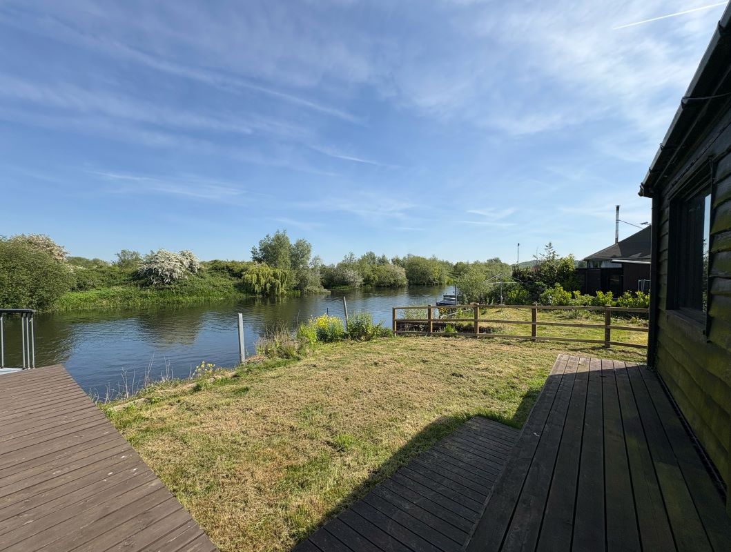 Prickle Pin Lodge, Trent Side, Barton-in-Fabis, Nottingham, NG11 0BL