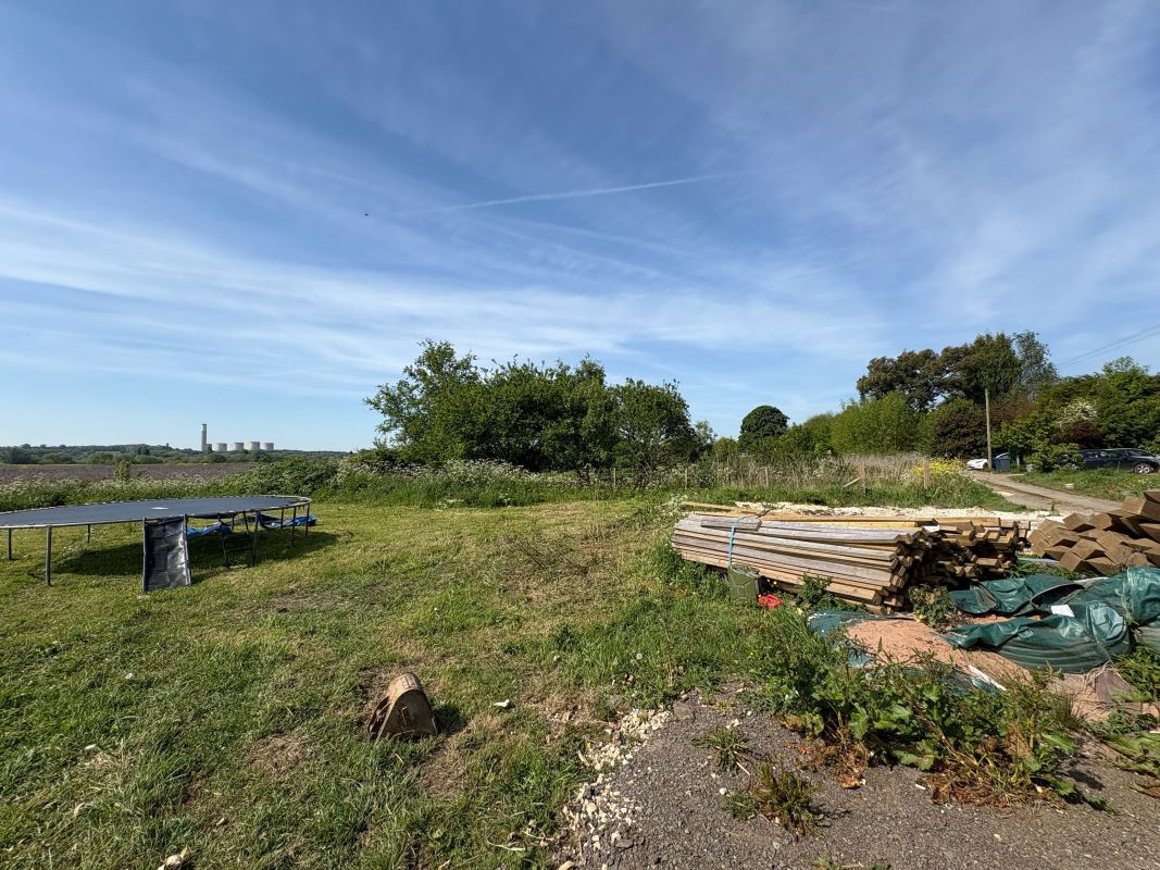 Prickle Pin Lodge, Trent Side, Barton-in-Fabis, Nottingham, NG11 0BL