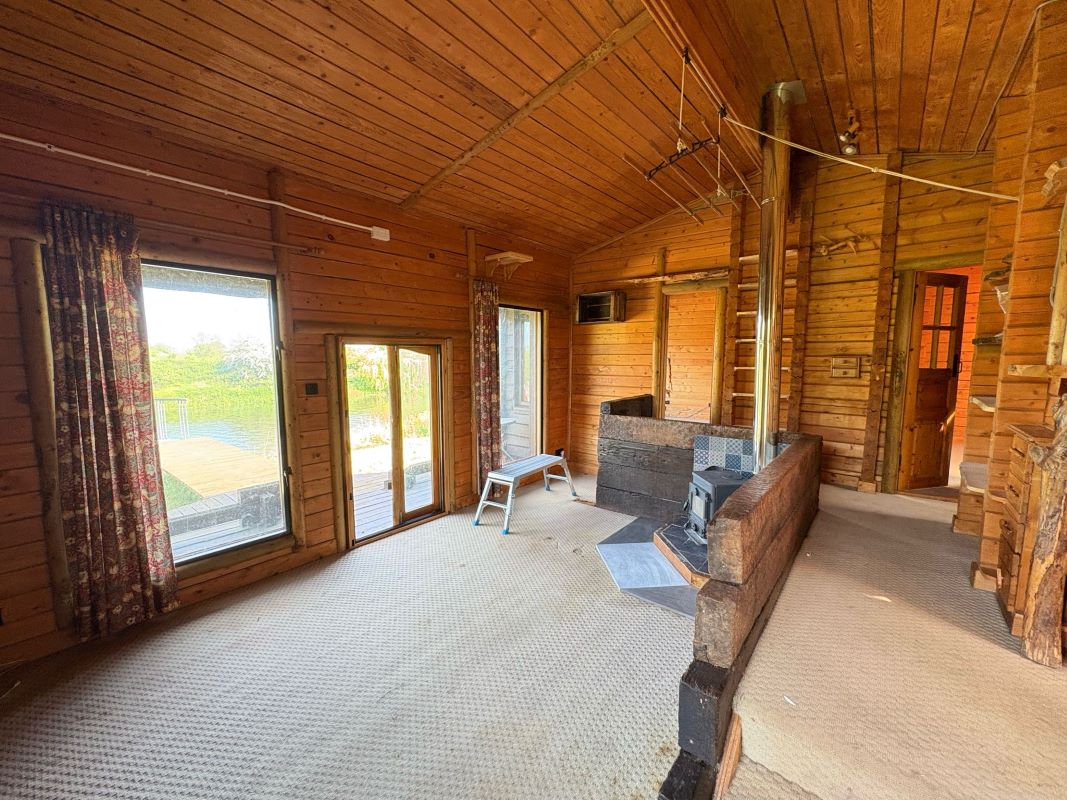 Prickle Pin Lodge, Trent Side, Barton-in-Fabis, Nottingham, NG11 0BL