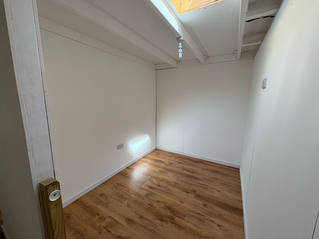 Prickle Pin Lodge, Trent Side, Barton-in-Fabis, Nottingham, NG11 0BL