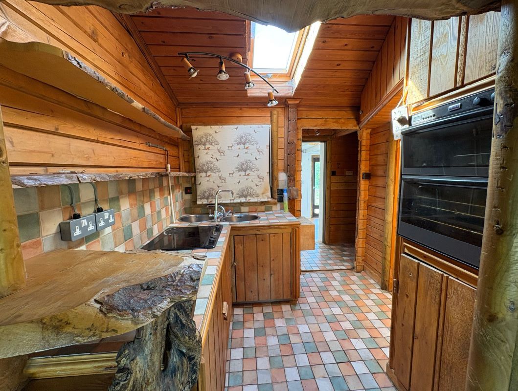 Prickle Pin Lodge, Trent Side, Barton-in-Fabis, Nottingham, NG11 0BL