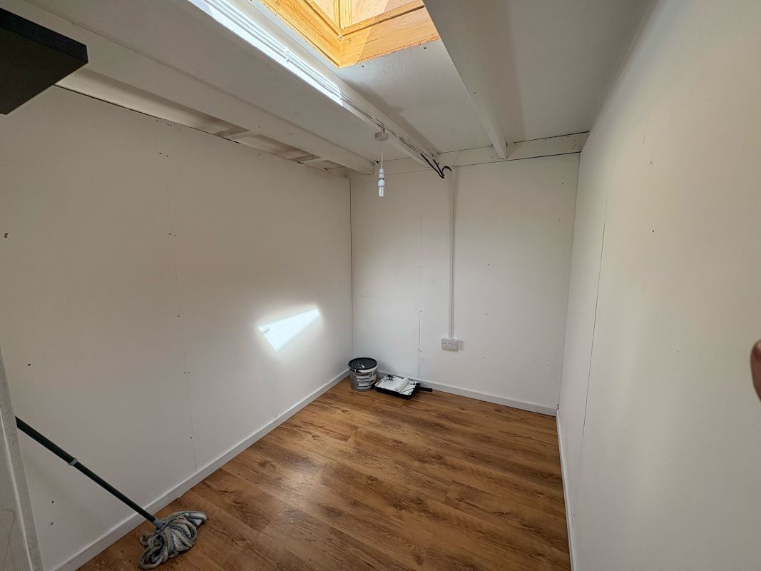 Prickle Pin Lodge, Trent Side, Barton-in-Fabis, Nottingham, NG11 0BL