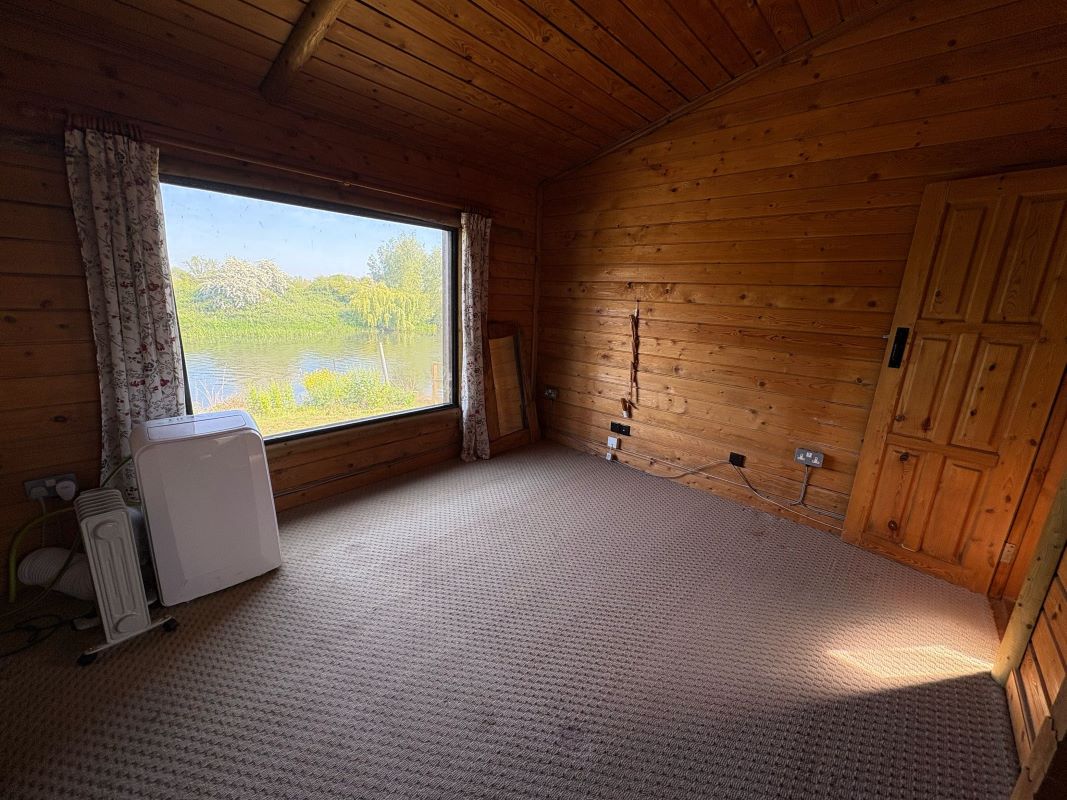 Prickle Pin Lodge, Trent Side, Barton-in-Fabis, Nottingham, NG11 0BL