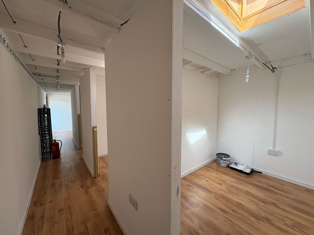 Prickle Pin Lodge, Trent Side, Barton-in-Fabis, Nottingham, NG11 0BL