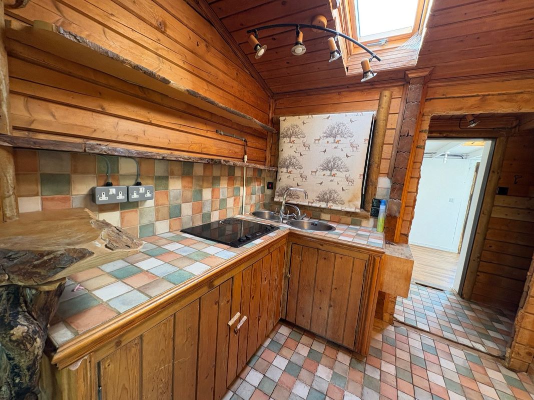 Prickle Pin Lodge, Trent Side, Barton-in-Fabis, Nottingham, NG11 0BL