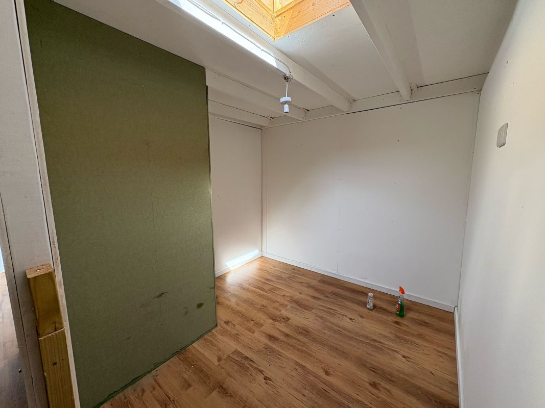 Prickle Pin Lodge, Trent Side, Barton-in-Fabis, Nottingham, NG11 0BL