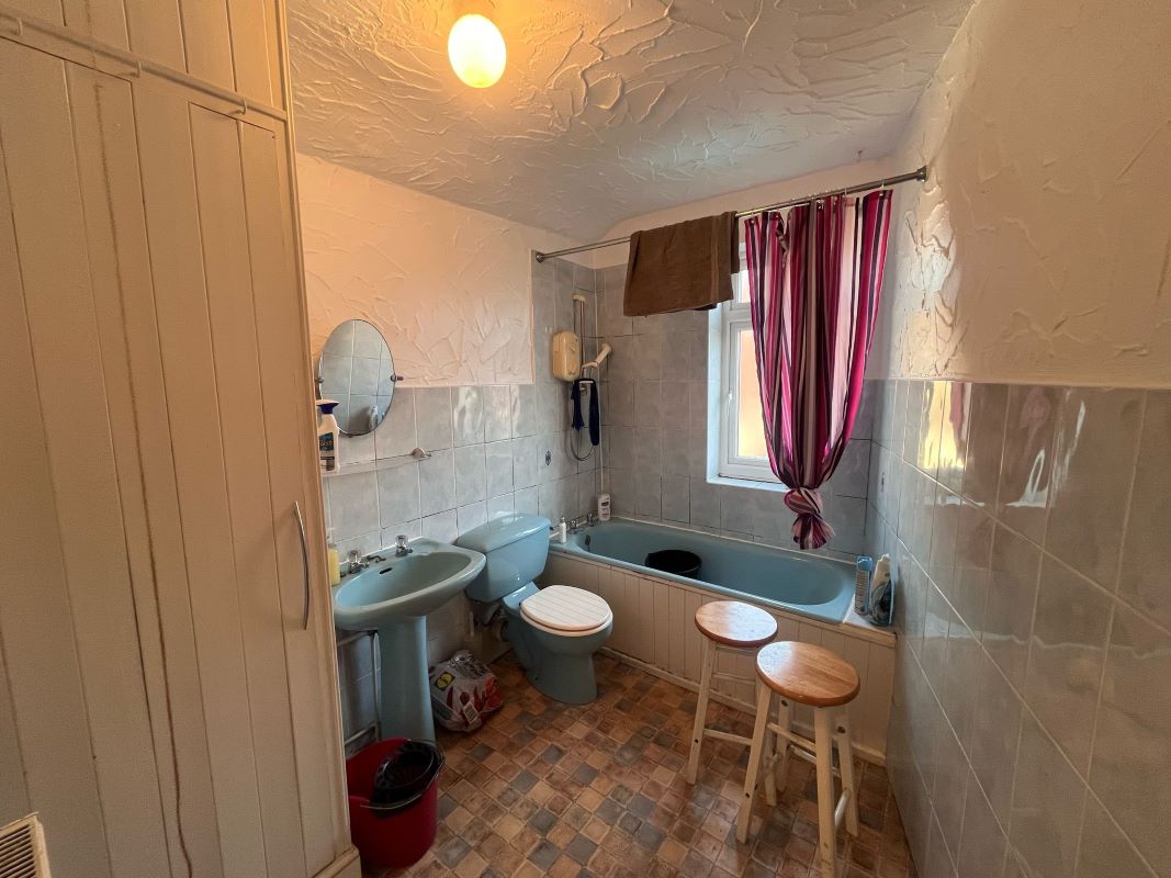 260 Highbury Road, bulwell, Nottingham, NG6 9FE