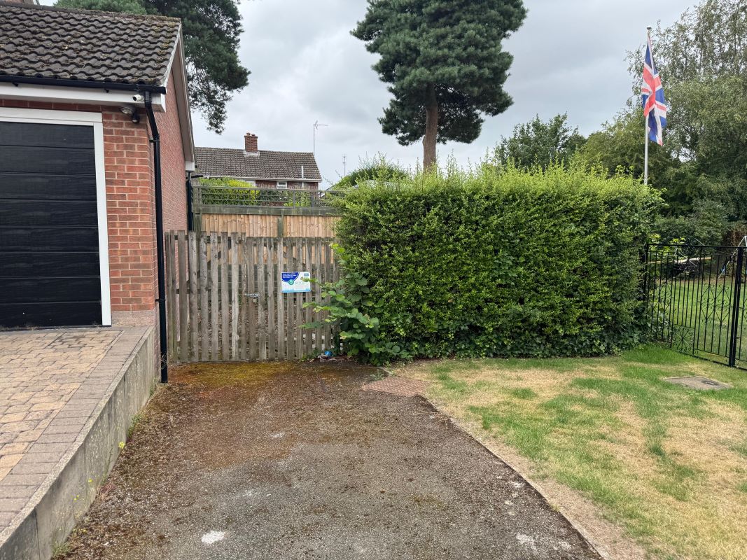 Land between Houses 7 & 8, Pine Close, Rainworth, Mansfield, Nottinghamshire, NG21 0DN
