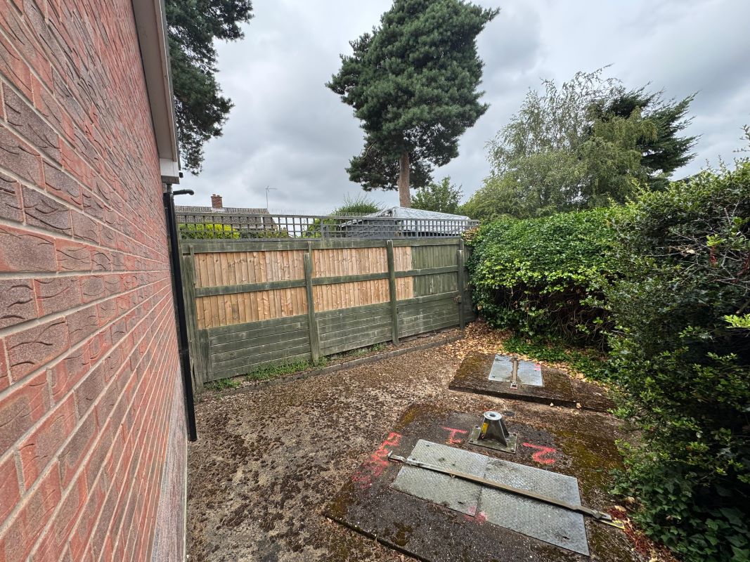 Land between Houses 7 & 8, Pine Close, Rainworth, Mansfield, Nottinghamshire, NG21 0DN
