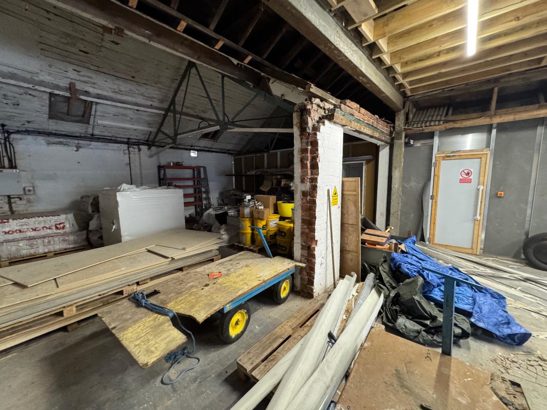 Workshop and Land, Southwell Lane, Kirkby-in-Ashfield, Nottinghamshire, NG17 8EY