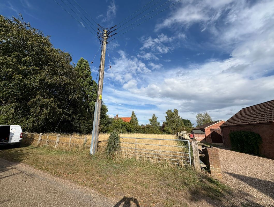 0.55 acre paddock, low road, Besthorpe, Newark, Nottinghamshire, NG23 7HJ