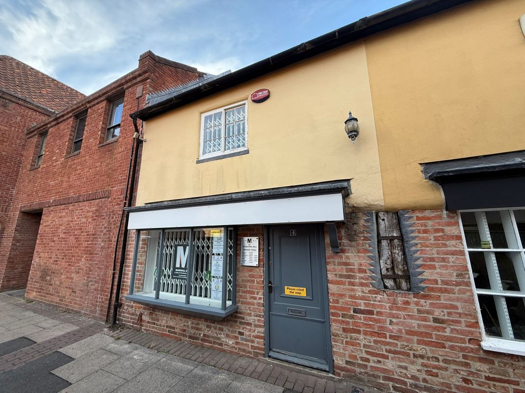 Unit 4, White Hart Yard, Newark, Nottinghamshire, NG24 1DX