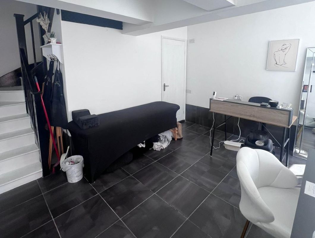 Unit 3, White Hart Yard, Newark, Nottinghamshire, NG24 1DX
