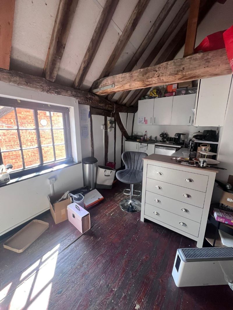 Unit 3, White Hart Yard, Newark, Nottinghamshire, NG24 1DX