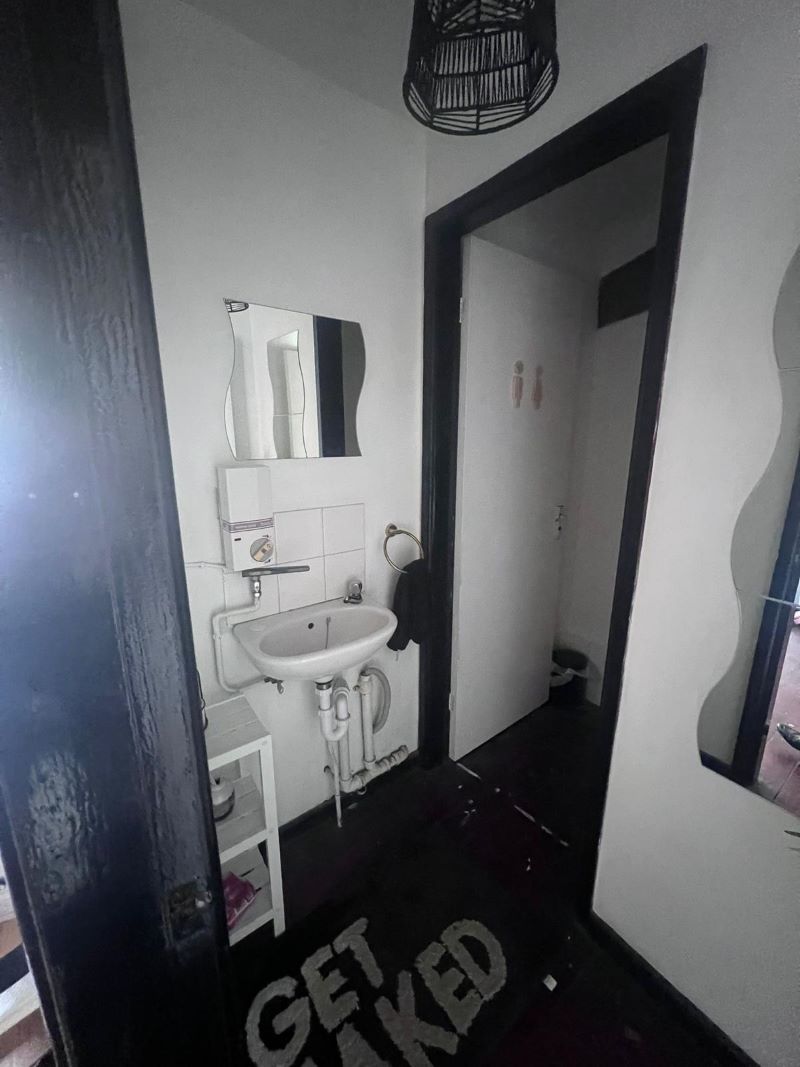 Unit 3, White Hart Yard, Newark, Nottinghamshire, NG24 1DX