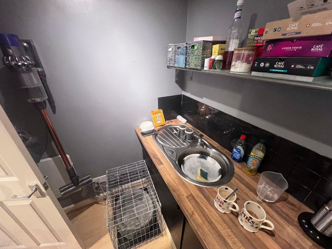 Unit 4, White Hart Yard, Newark, Nottinghamshire, NG24 1DX