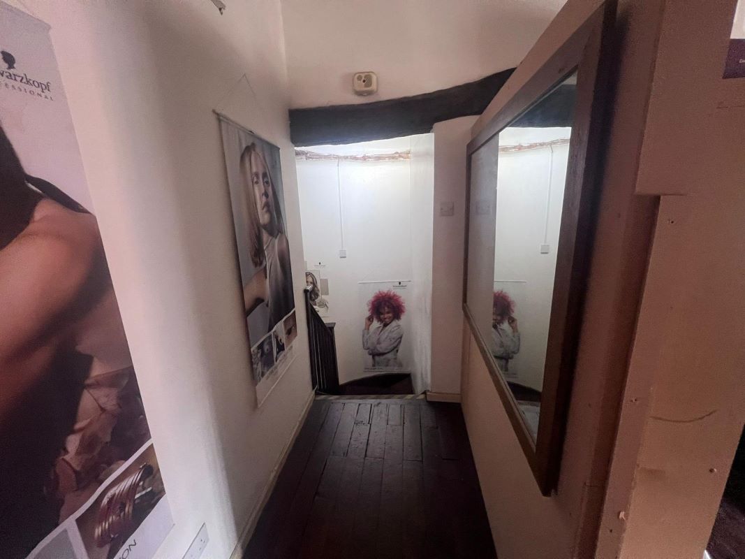 Unit 4, White Hart Yard, Newark, Nottinghamshire, NG24 1DX