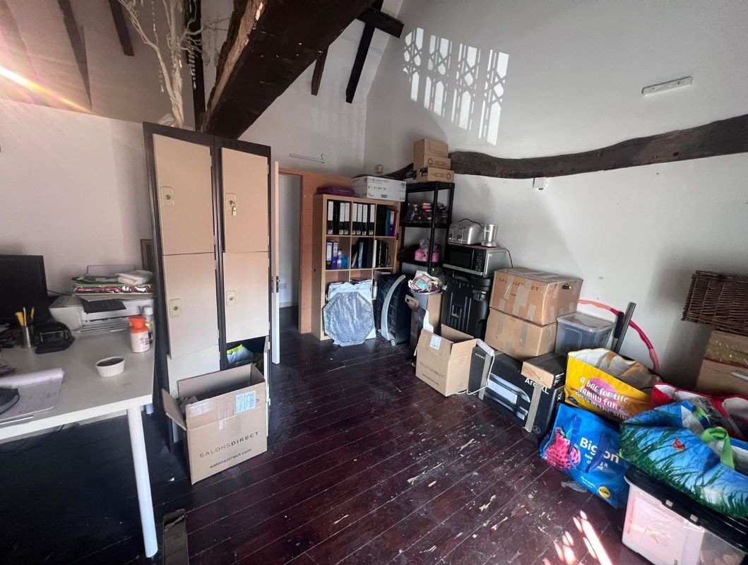 Unit 4, White Hart Yard, Newark, Nottinghamshire, NG24 1DX