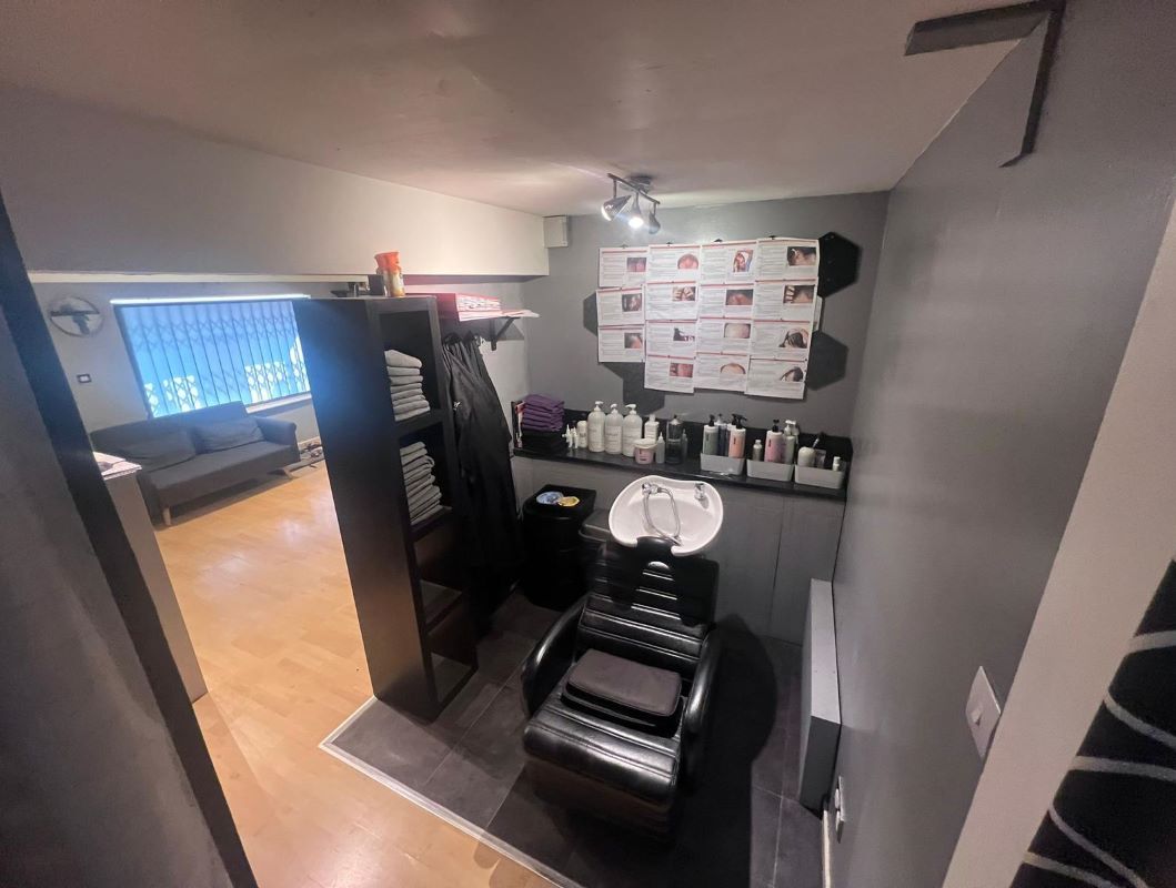 Unit 4, White Hart Yard, Newark, Nottinghamshire, NG24 1DX