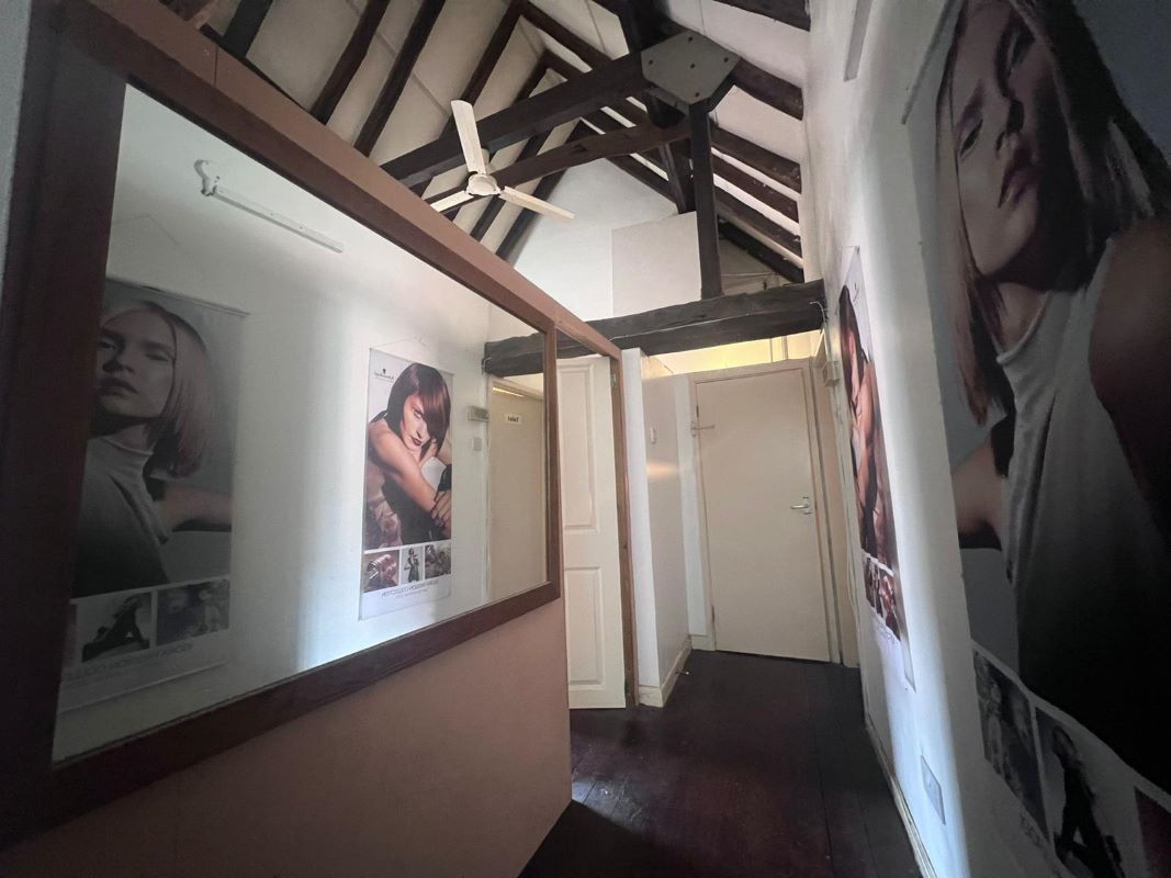 Unit 4, White Hart Yard, Newark, Nottinghamshire, NG24 1DX