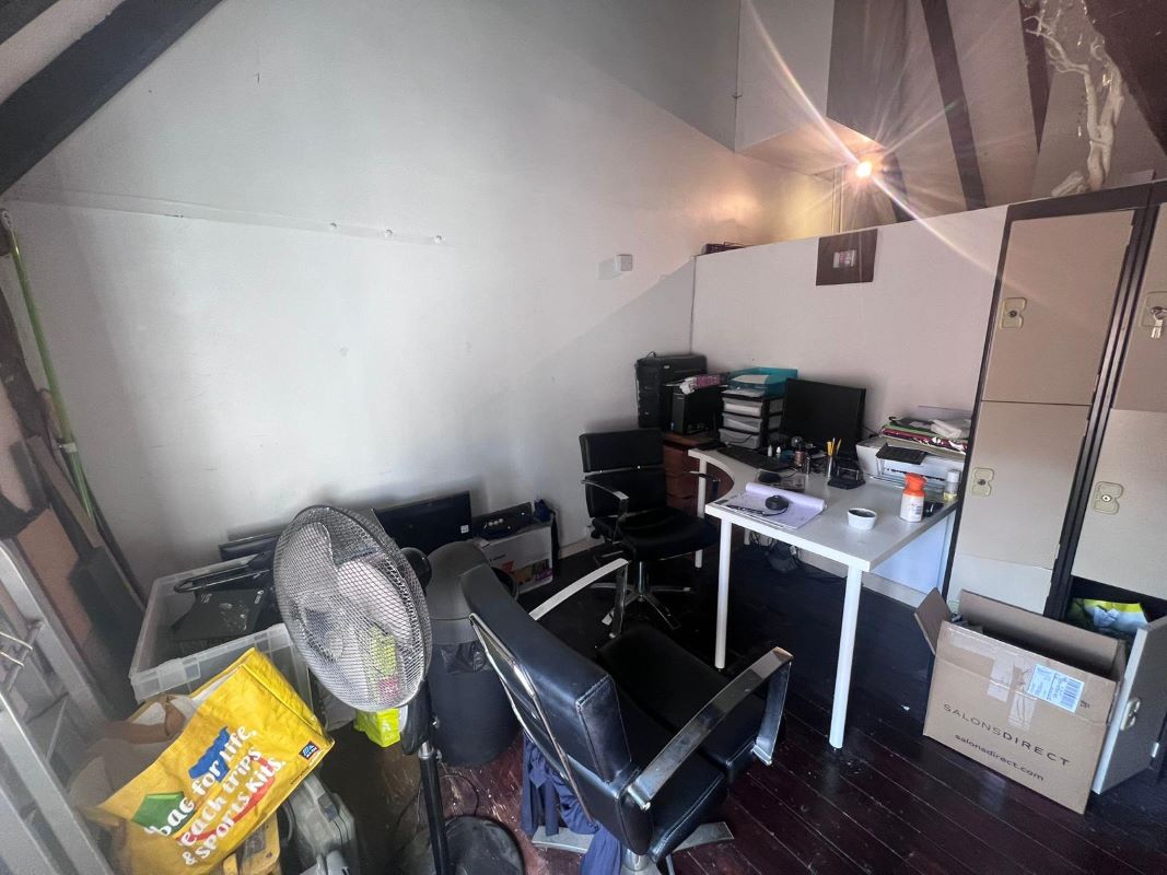 Unit 4, White Hart Yard, Newark, Nottinghamshire, NG24 1DX