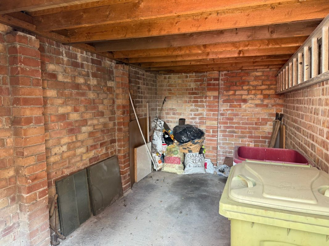 77 Wood Avenue, Creswell, Worksop, Nottinghamshire, S80 4EG