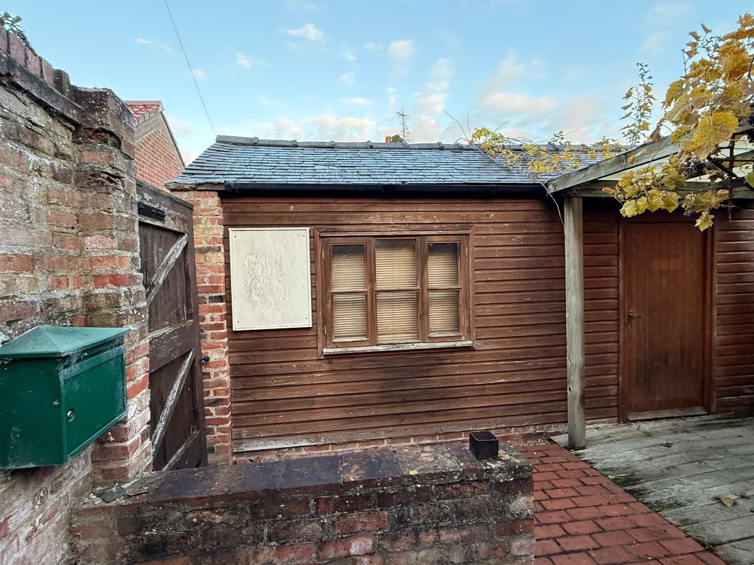 64, 66, 68 (A,B,C) Castle Gate, Newark, Nottinghamshire, NG24 1BG