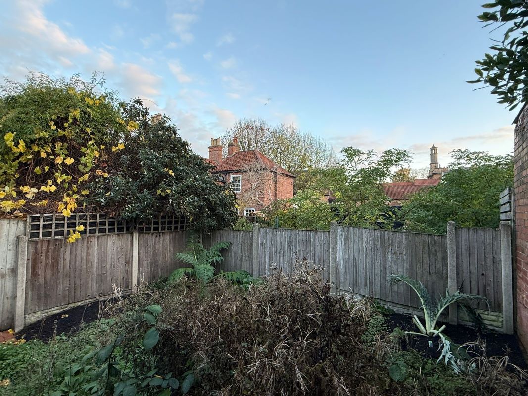 64, 66, 68 (A,B,C) Castle Gate, Newark, Nottinghamshire, NG24 1BG