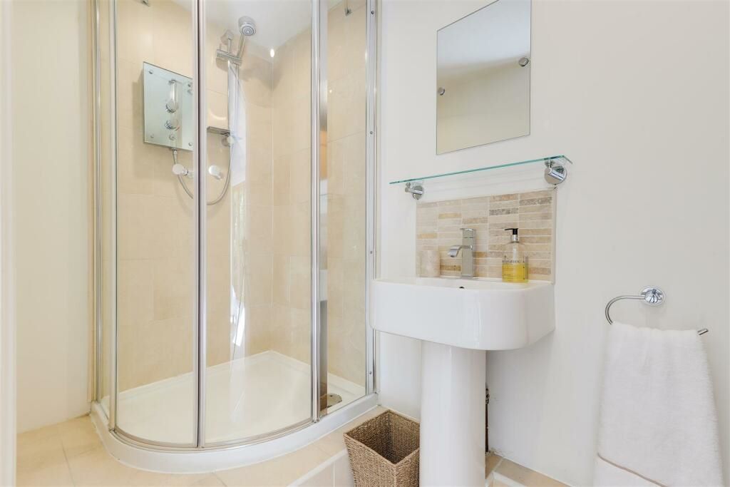 The Paddock Holme House Farm, Radcliffe Road, Holme Pierrepont, Nottingham, NG12 2LT