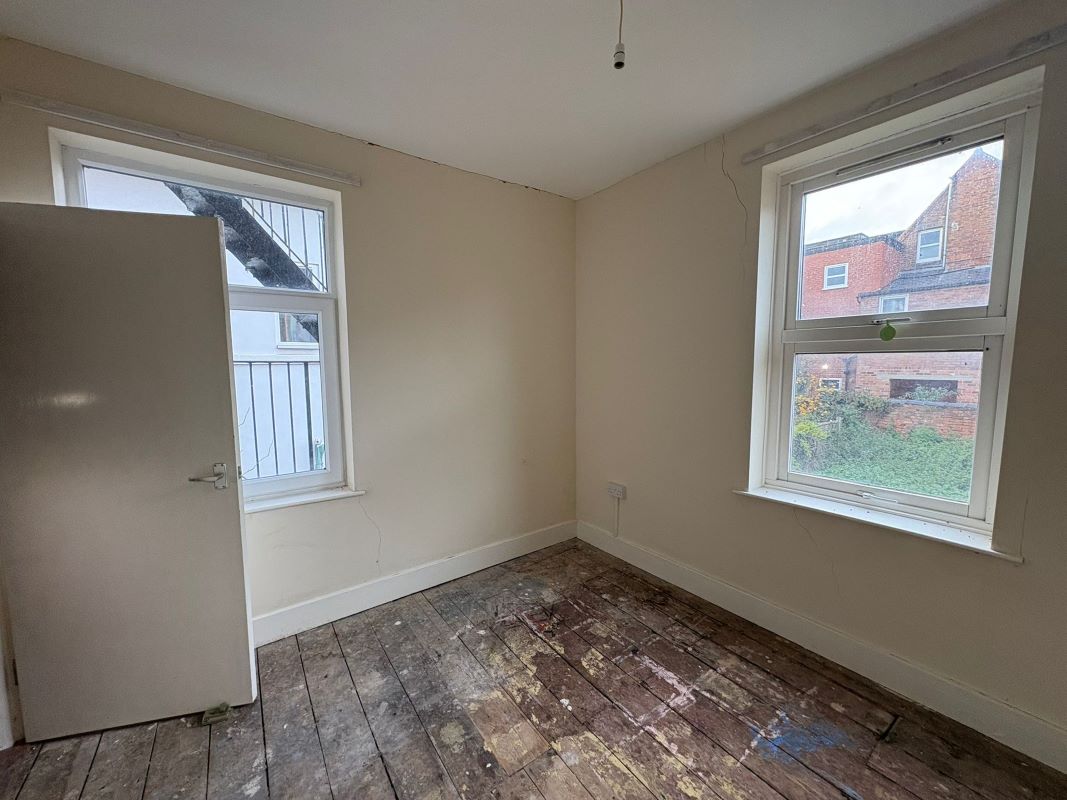 15 Gedling Grove, Nottingham, NG7 4DU