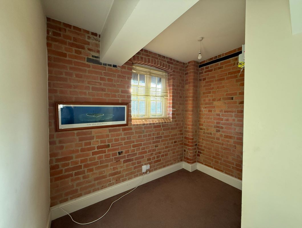 Duplex Apartment 5 Sandpiper House, Marhill Road, Carlton, Nottingham, NG4 3AJ