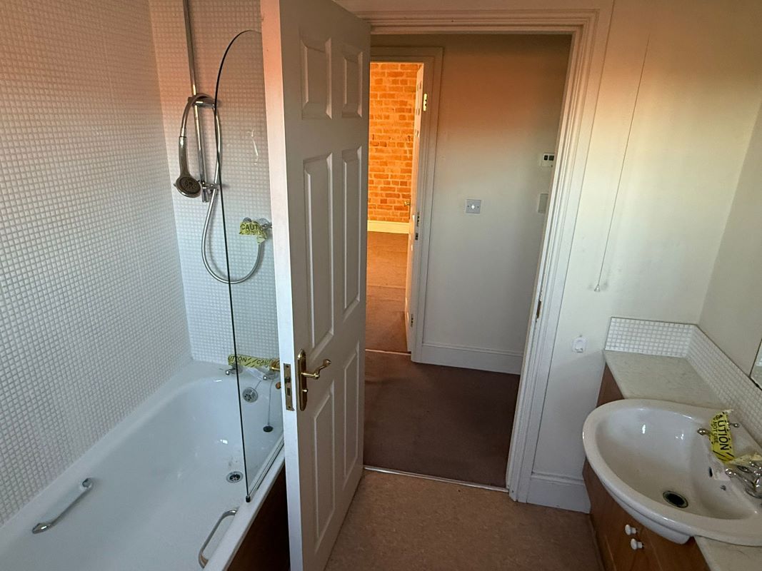 Duplex Apartment 5 Sandpiper House, Marhill Road, Carlton, Nottingham, NG4 3AJ